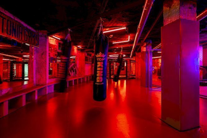 Minimal Studio Symmetry 1