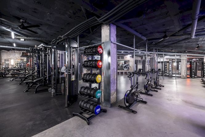 Minimal Studio Symmetry 16