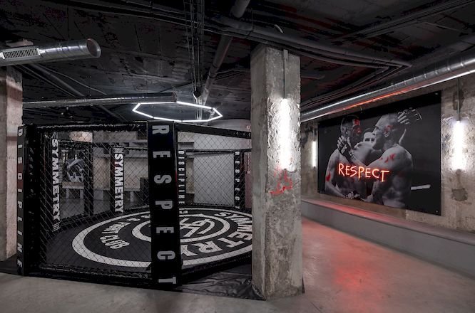 Minimal Studio Symmetry 2